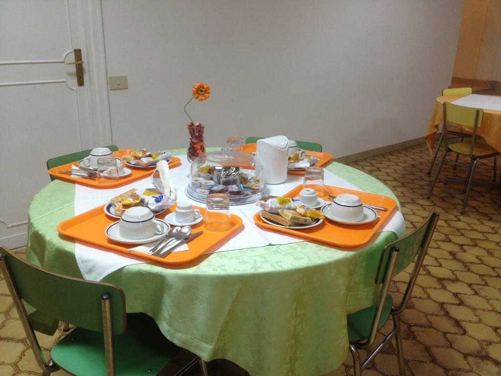 로마 Casa Per Ferie Cardinal G. Guarino B&B 외부 사진